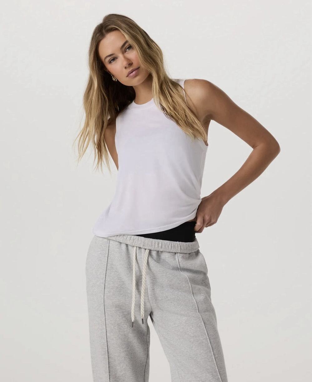 Vuori Energy Top White Strato Tech Cropped Athletic Performance Tank Women’s Med